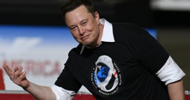 Elon Musk sta letteralmente ostacolando gli sforzi per soccorrere l’uragano