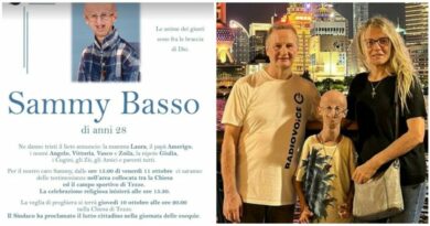 Parla la mamma di Sammy Basso: “I suoi organi sono stati donati alla ricerca, la progeria? Diceva che era il progetto di Dio per lui”. Jovanotti condivide le istruzioni per il funerale