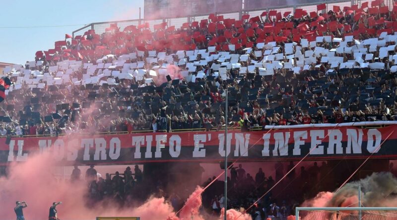 Morti tre tifosi del Foggia: incidente stradale al ritorno da Potenza, due erano minorenni