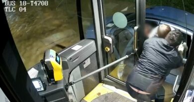 Nubifragio a Siena, così l’autista di un bus mette in salvo un automobilista e il figlio rimasti bloccati