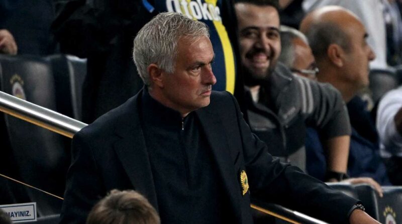 Mourinho-show in Fenerbahçe-Manchester United: Onana lo fa impazzire, l’arbitro lo espelle