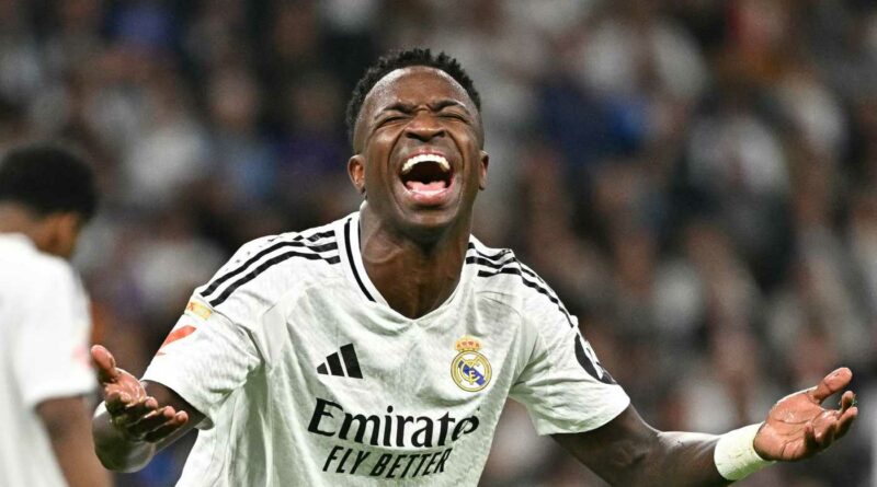 Pallone d’Oro 2024, urlato il nome di Vinicius alla consegna. Lui: “Lo farò 10 volte tanto, non sono pronti”.