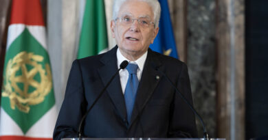 Mattarella: “Non sono gli egoismi a governare la crescita”