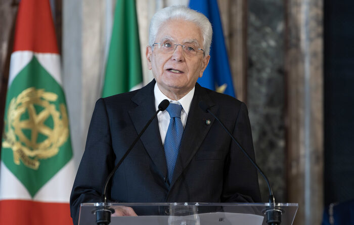 Mattarella: “Non sono gli egoismi a governare la crescita”