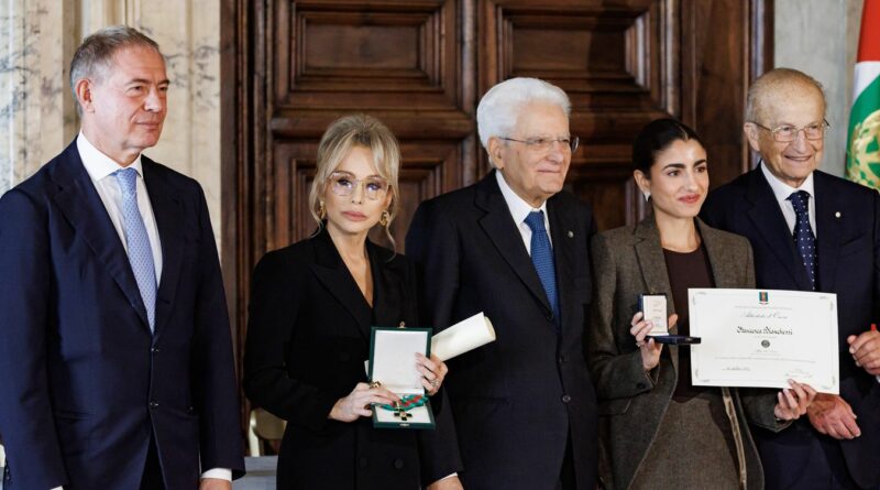 Mattarella: “L’Italia oggi cresce, le agenzie di rating lo notano”. Marina Berlusconi nominata Cavaliere della Repubblica