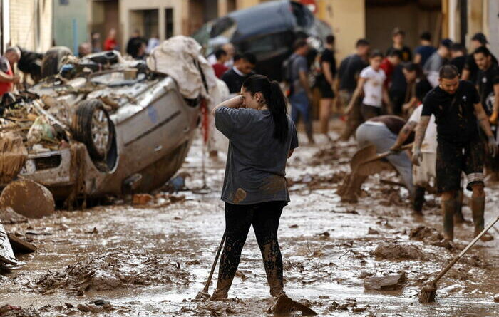 Si aggrava il bilancio di vittime a Valencia: più di 200 morti