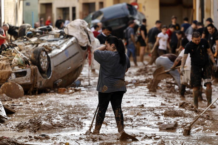 Si aggrava il bilancio di vittime a Valencia: più di 200 morti