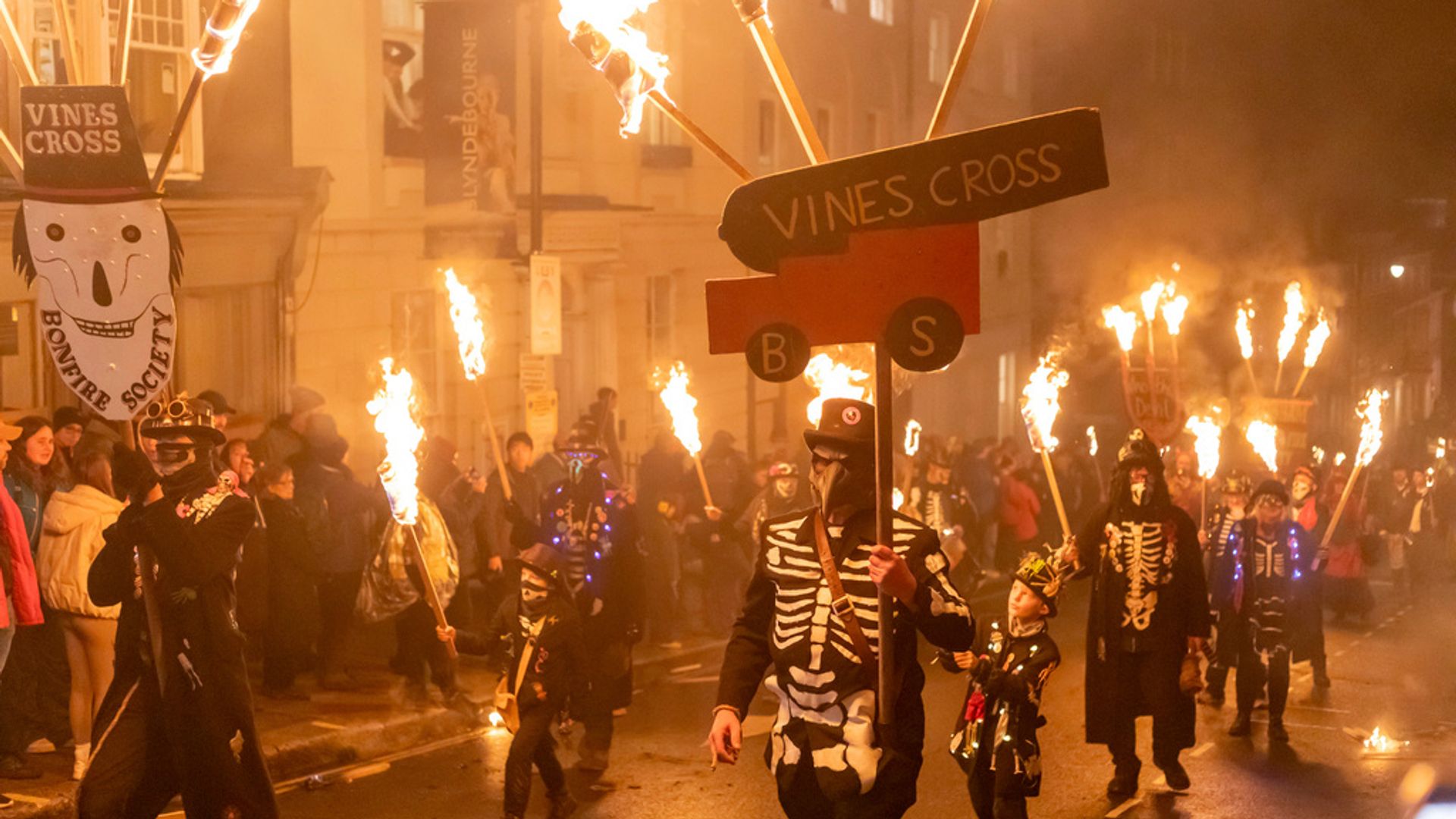 La polizia invita le persone a evitare una delle notti dei falò più popolari del Regno Unito