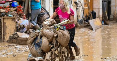 Alluvione in Spagna, le news di oggi. I sub nel sotterraneo del centro commerciale di Valencia: “Quel parcheggio è un cimitero”. I fatti di domani nella regione