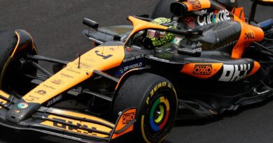 F1 Gp Brasile, qualifiche a rischio per la pioggia. Doppietta McLaren nella gara Sprint: Norris vince davanti a Piastri. Verstappen terzo ma penalizzato, Leclerc sul podio