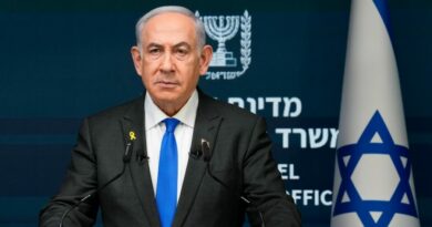 Israele, arrestato il portavoce dell’ufficio di Netanyahu: “Dava ai media notizie riservate. Danneggiata la capacità di liberare gli ostaggi”