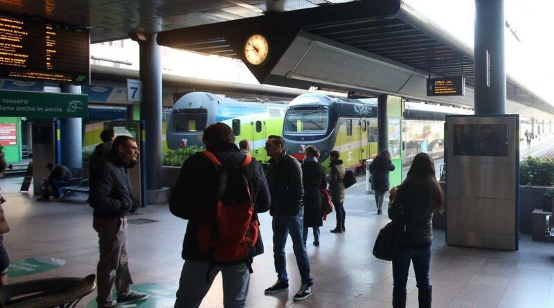 Capotreno accoltellato, martedì sciopero delle ferrovie di 8 ore