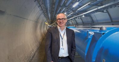 Cern, chi è Mark Thomson, il professore di fisica che prenderà il posto di Fabiola Gianotti