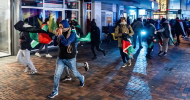 Tifosi israeliani aggrediti ad Amsterdam. Il premier olandese: ‘Mi vergogno’. Scholz: “Violenze intollerabili”