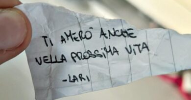 Piazza Armerina, la quindicenne suicida: il mistero del biglietto d’addio al fidanzato. La sorella: “Non è la sua scrittura”