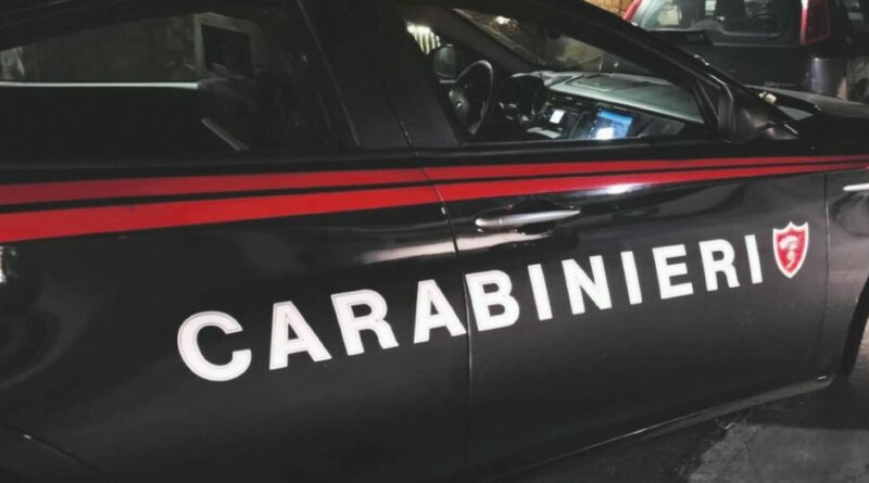 Settantenne trovata morta dentro un’auto nel Tarantino: l’allarme da una chiamata anonima. Si sospetta l’omicidio