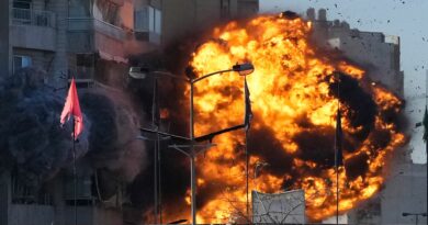 Le immagini mostrano il momento in cui una bomba israeliana è esplosa in un condominio di Beirut