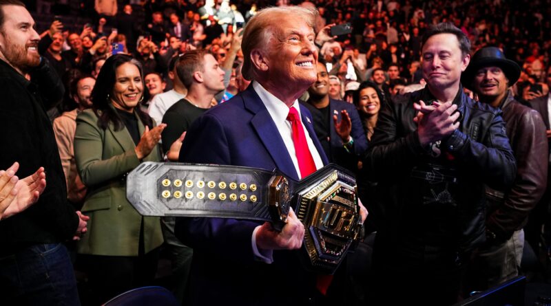 Donald Trump torna al Madison Square Garden per l’incontro UFC, affiancato da Elon Musk e da alleati MAGA