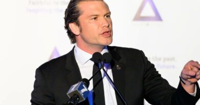 Trump perde i pezzi: in bilico pure Hegseth. Ma incassa il sì di Xi