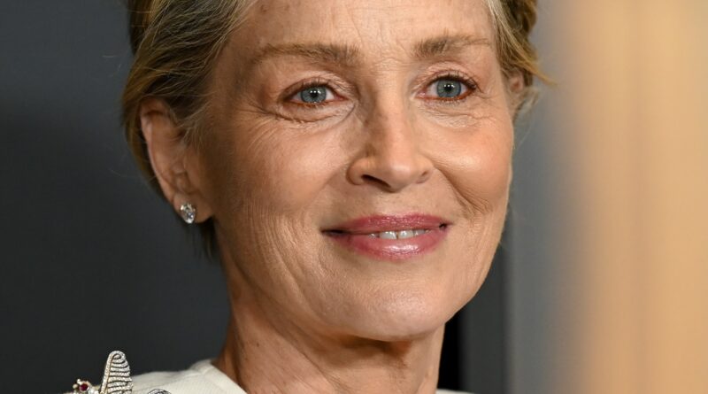 Sharon Stone praticamente senza trucco ai Governors Awards