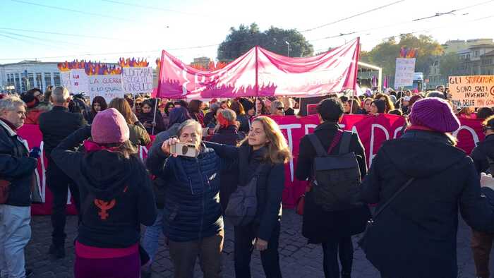 Da Roma a Palermo, la marcia di ‘Non una di meno’ contro la violenza sulle donne