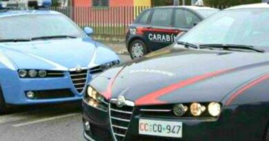 Sedicenne “scatena” inseguimento di polizia e carabinieri per 60 chilometri: l’auto era rubata