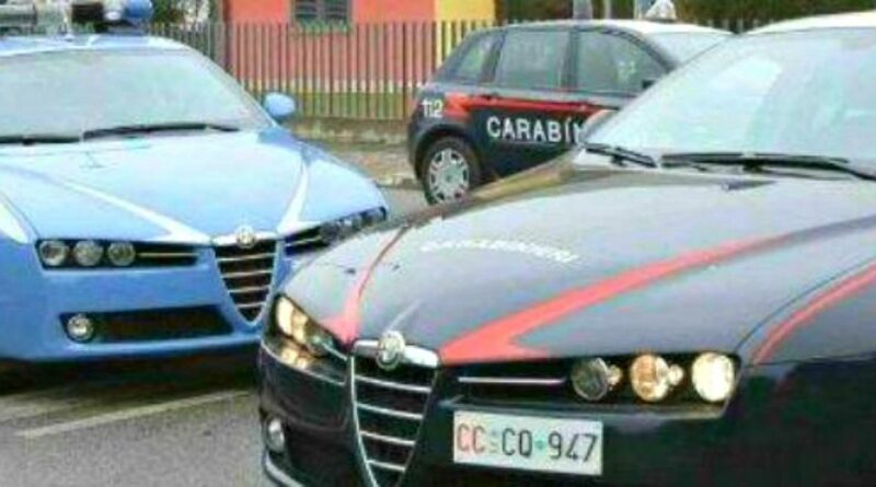 Sedicenne “scatena” inseguimento di polizia e carabinieri per 60 chilometri: l’auto era rubata