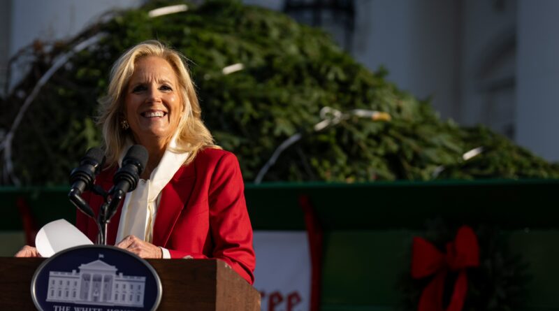 Jill Biden ha scelto da che parte stare nel dibattito “Decorazioni natalizie prima del Ringraziamento?” Dibattito