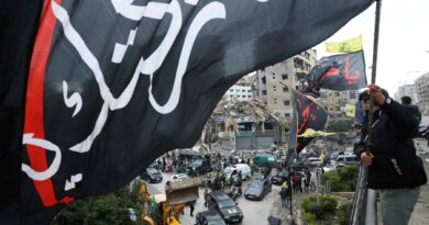 Beirut, feste e caroselli nella capitale: Hezbollah già si riorganizza