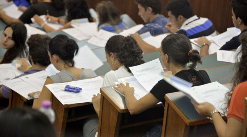 Medicina, via libera del Senato a stop numero chiuso e test d’ingresso