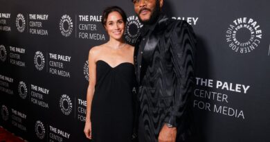 Meghan Markle ha confortato un Tyler Perry in lacrime mentre Oprah Winfrey faceva un discorso su di lui