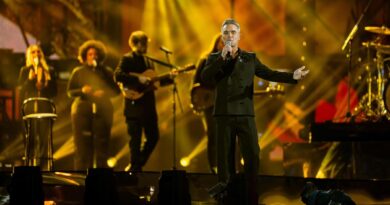 X Factor, finale al via. Brividi con Mimì, Gigi D’Alessio e l’omaggio a Pino Daniele