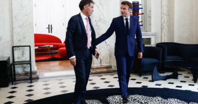 Macron fa breccia nella gauche, i socialisti trattano