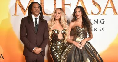 Jay-Z e Beyonce fanno fronte comune con la figlia dopo che lui è stato accusato di aver violentato una ragazzina di 13 anni