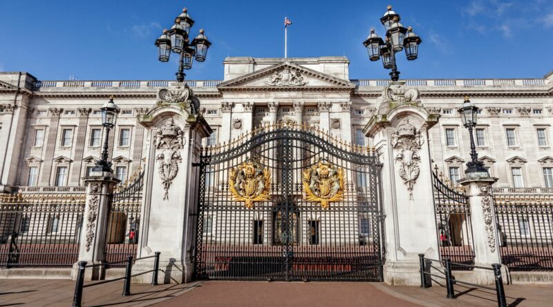 Donna arrestata dopo la festa di Natale del personale di Buckingham Palace