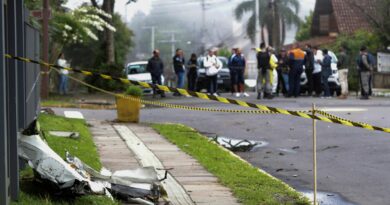 Almeno 10 morti per l’incidente di un piccolo aereo nella popolare città turistica brasiliana