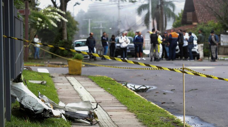 Almeno 10 morti per l’incidente di un piccolo aereo nella popolare città turistica brasiliana