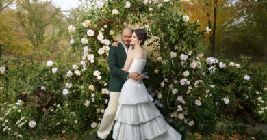 La sposa ha indossato abiti vintage per il suo matrimonio a Rhinebeck, fotografato da sua zia Annie Leibovitz