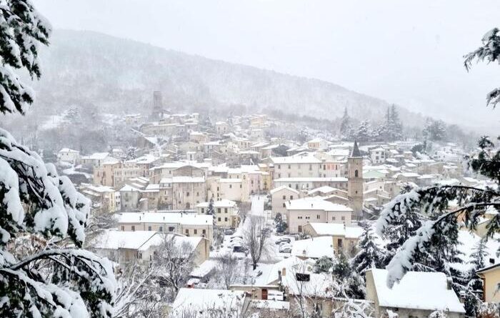 Vigilia e Natale al freddo, gelo e neve in collina