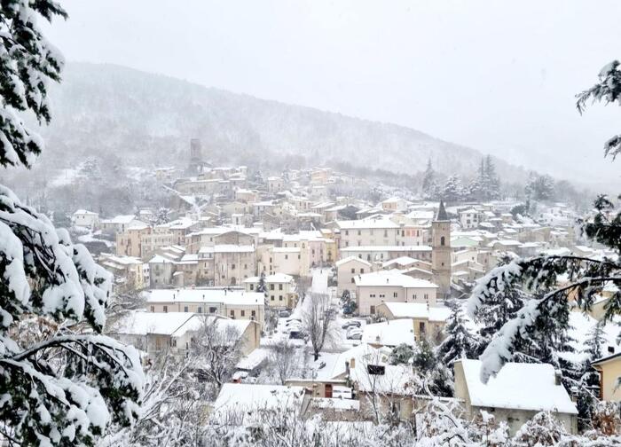 Vigilia e Natale al freddo, gelo e neve in collina