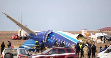 Aereo in volo da Baku a Grozny precipita in Kazakistan, almeno 38 morti