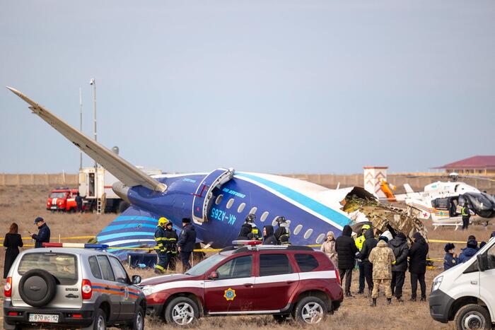 Aereo in volo da Baku a Grozny precipita in Kazakistan, almeno 38 morti