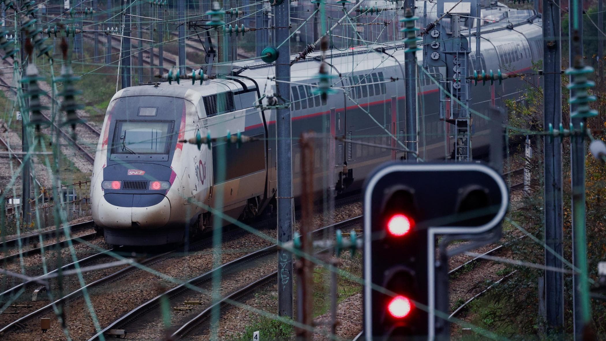 Francia, macchinista del Tgv si lancia dal treno in corsa. Bloccate le linee verso il sud-est