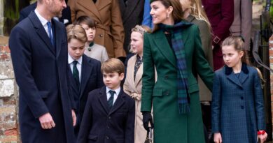 Kate Middleton e il principe William si uniscono a re Carlo e alla regina Camilla per la passeggiata del giorno di Natale