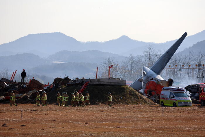 Aereo con 181 persone a bordo si schianta in Corea del Sud, almeno 62 i morti