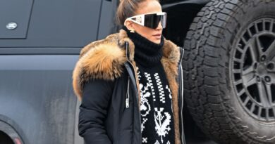 Jennifer Lopez si fa notare per il suo stile da après-ski ad Aspen