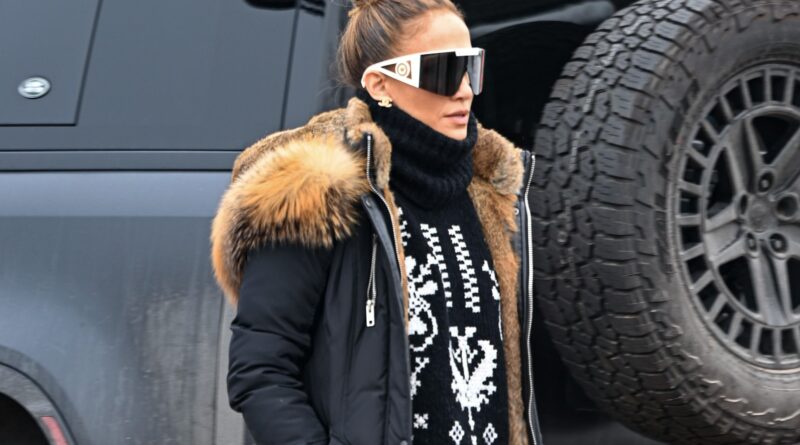 Jennifer Lopez si fa notare per il suo stile da après-ski ad Aspen