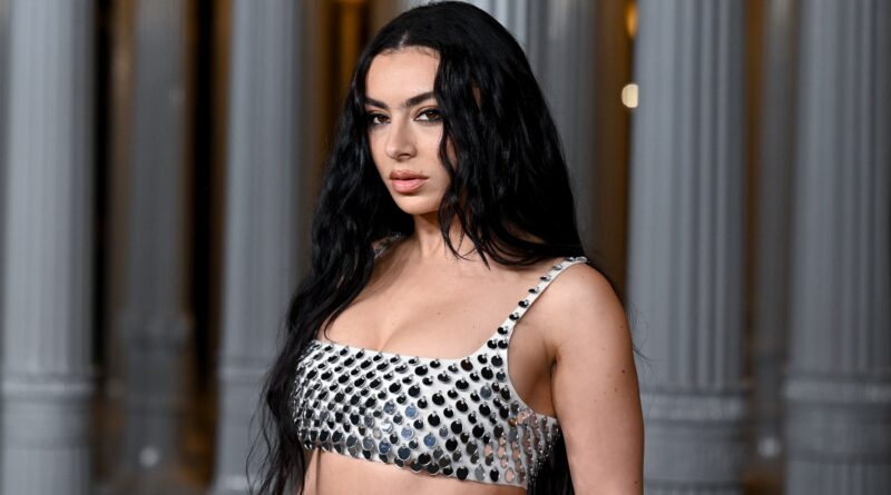 Charli XCX dice che i filler sono fuori, i polinucleotidi sono dentro: cosa dicono gli esperti?