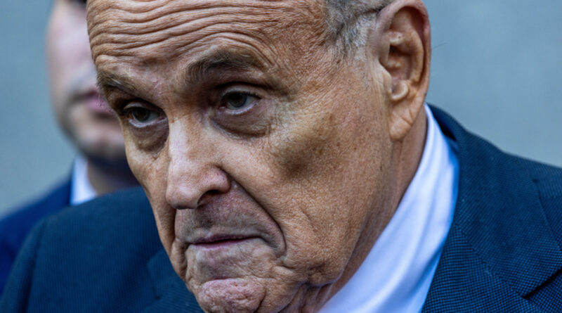 Le cose vanno di male in peggio per Rudy Giuliani