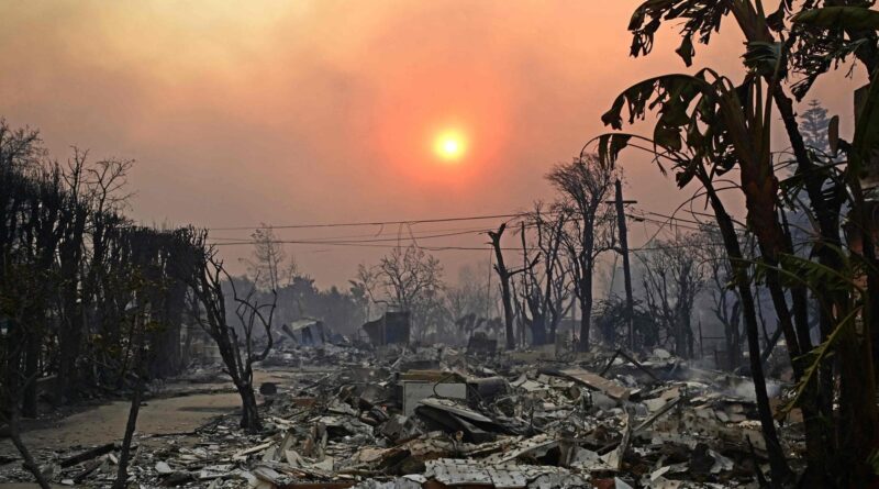 Los Angeles, notizie sull’incendio. Cinque morti. Sindaca: “Gli idranti non riescono a gestire la devastazione”